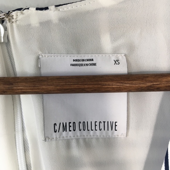 C/Meo Collective V Neck Wrap Grid Print Top - Picture 6 of 8